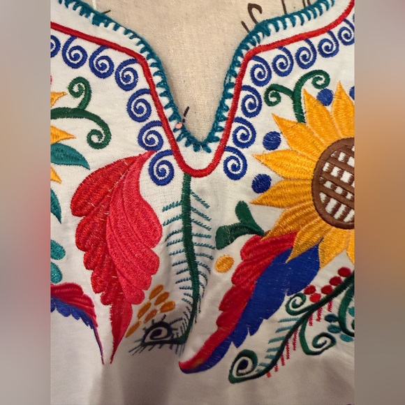Embroidered Vibrant Floral Fiesta Top XL - Picture 4 of 10